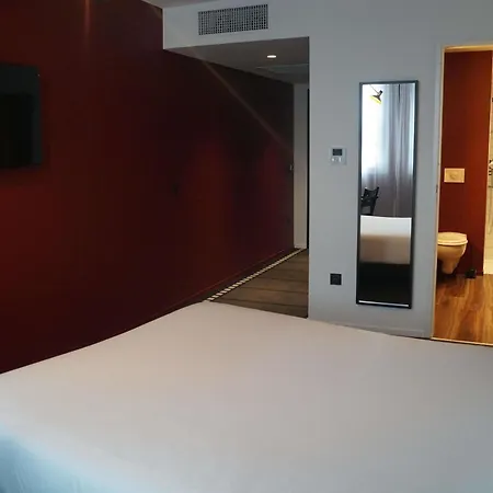 Ibis Styles Centre Gare 3* לנס