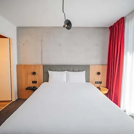 Ibis Styles Centre Gare Λανς