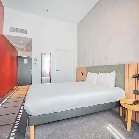 Ibis Styles Centre Gare Λανς